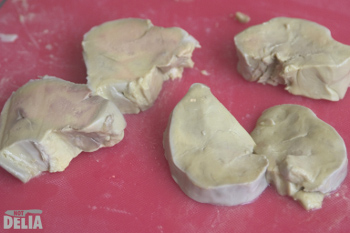 Medallions of foie gras ready for frying