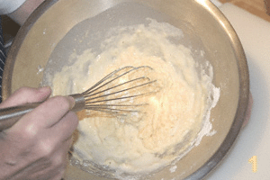 Slideshow in five stages of mixing batter