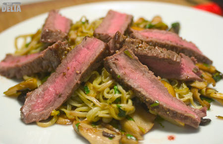 Rib eye steak teppanyaki with mushrooms and noodles