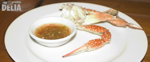 Crab with chilli sauce on a plate