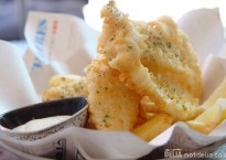 Battered hake with garlic mayonnaise